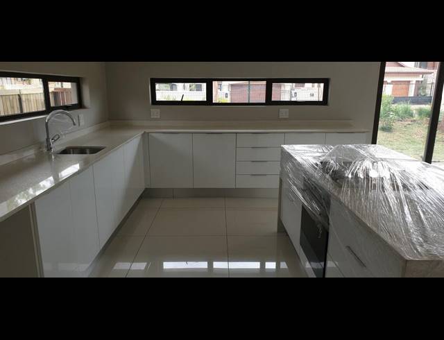 4 BEDROOM APARTMENT FOR SALE IN IZINGA ESTATE